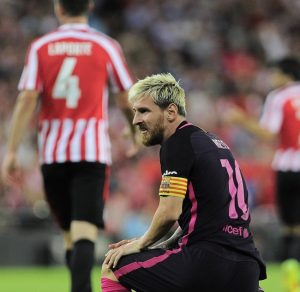 dolor de messi en la rodilla izquierda que termina en lesión con el fc barcelona