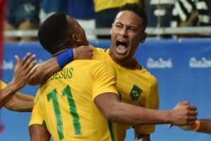 Neymar celebra un gol con gabriel jesus con la selección de brasil en rio 2016