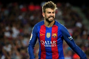 Piqué con la camiseta del FC Barcelona temporada 2016-17