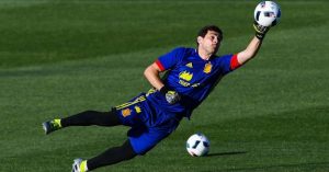 Iker Casillas entrenando con España