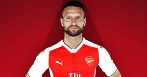 Mustafi en su presentación con el Arsenal
