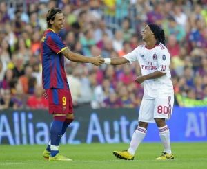 Zlatan y Ronaldinho en un partido de Champions