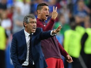 Fernando Santos y Cristiano en la final de la Euro