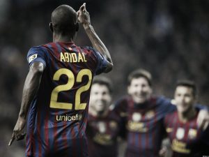 Abidal festejando con el Barca