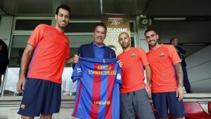 Schwarzenegger con jugadores del Barca