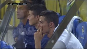 james rodriguez y cristiano ronaldo en el banco del Real Madrid