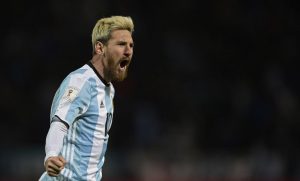 Leo Messi celebrando gol con Argentina ante Uruguay
