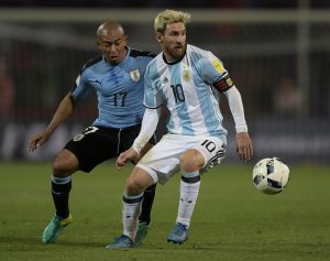 Messi jugando con Argentina en las eliminatorias