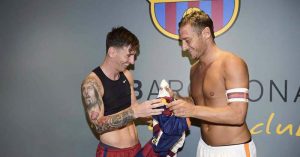 Messi y Totti después de un partido de Champions