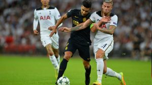 Falcao disputando un balón en la Champions League