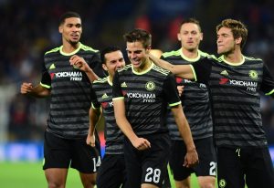 azpilicueta celebra un golazo con el chelsea frente al leicester por la copa de la liga