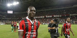 bALOTELLI LE ESTRELLO EL BENTLEY A RAIOLA