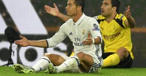 Cristiano Ronaldo agredió ¡dos veces a Schmelzer!, y quedó impune