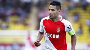 Falcao con la camiseta de monaco luce la cinta de capitán