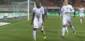 Gol de Éder Álvarez Balanta de palomita para el triunfo del Basilea 2-1 ante Lausanna en la Liga de Suiza.