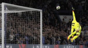 Golazo de Henderson a courtois que nada puede hacer en la volada