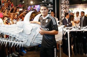 James en la Tienda Bernabéu
