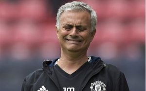 Mourinho lamentándose con el United