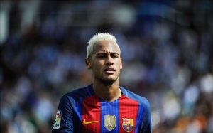Neymar podría ir a la carcel por engaño.