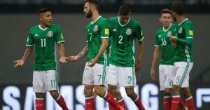 Jugadores mexicanos lamentándose