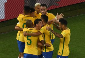 Selección brasilera celebrando un gol en las eliminatorias
