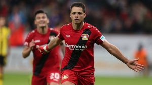 Chicharito Hernández celebrando con el Bayer Leverkusen