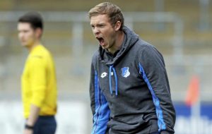 Julian Nagelsmann durante un partido del Hoffenheim de la bundesliga. Nagelsmann es el entrenador más joven