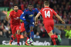 Paul Pogba con el Manchester United frente al Liverpool