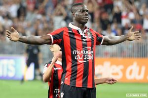 Mario Balotelli celebrando un con el Niza