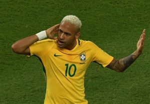 Neymar con Brasil celebrando un gol