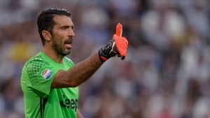 buffon con la juventus en un partido de champions 2016