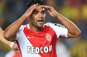 Falcao García se lamenta tras errar un gol con el AS Mónaco