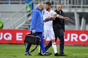 Sergio Ramos sufrió un esguince de rodilla y estará un mes de baja
