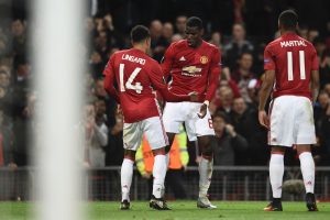 celebracion de lingard y pogba en el manchester united