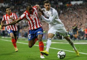 Amaranto Perea con el Atlético de Madrid frente al Real Madrid con Cristiano Ronaldo