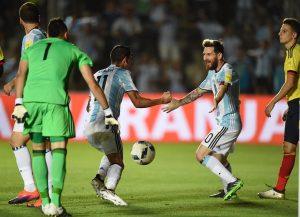 Messi celebrando un gol ante Colombia
