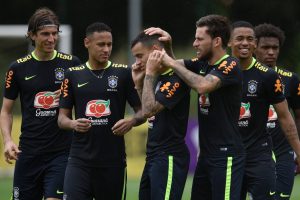 Brasil entrenando con Neymar, Coutinho y Gabriel Jesús