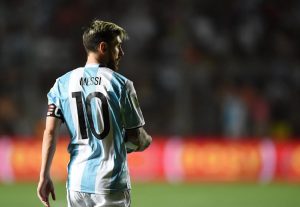 Messi con Argentina de espalda