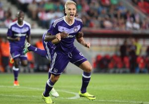 Lukasz Teodorczyk celebrando un gol