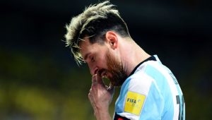 Messi se lamenta tras una nueva derrota con la seleccion argentina