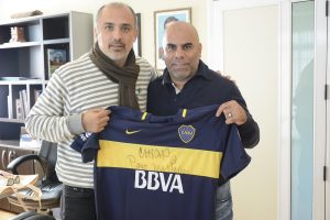 Chicho Serna con la camiseta de Boca Juniors