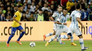 Neymar jugando ante Argentina