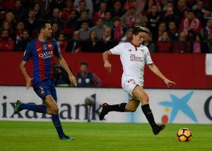 Samir Nasri con el Sevilla enfrentando al Barcelona