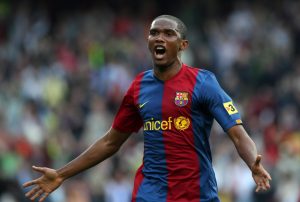 Samuel Eot'o con Barcelona celebrando un gol