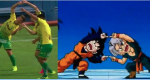 Jugadors de Defensa y Justicia celebran haciendo la fusión de Dragon Ball