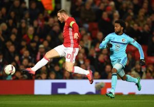 Rooney en el momento del gol ante el Feyenoord