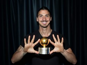 Zlatan con el Guldbollen
