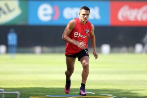 alexis sanchez durante un entrenamiento de la selección de chile