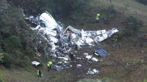 EL FUTBOL ESTÁ DE LUTO. El avión que llevaba al Chapecoense se estrelló en Colombia.