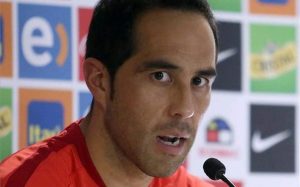 bravo se enoja con periodista que le recuerda que falcao siempre le hace goles